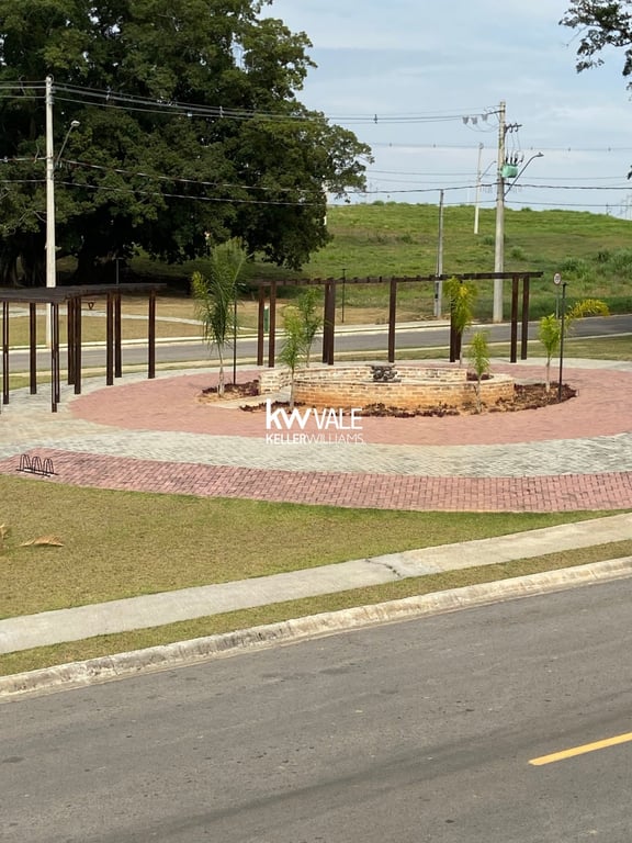 ÓTIMO TERRENO DE ESQUINA EM CONDOMINIO FECHADO - imagem 4