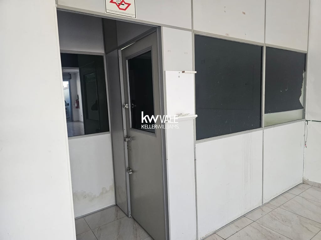 OPORTUNIDADE! Propriedade com 2 residências e 1 espaço comercial a venda.  - imagem 15