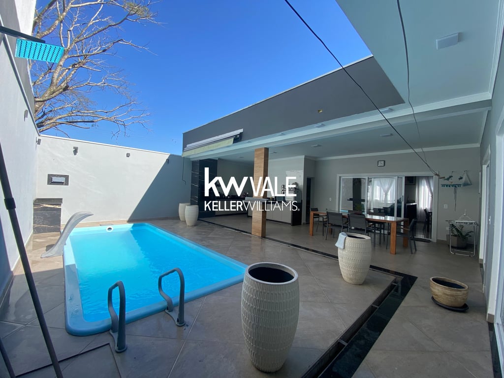 Linda casa com piscina no Residencial Santa Paula - imagem 1