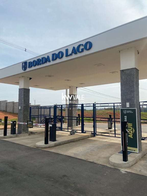 ÓTIMO TERRENO DE ESQUINA EM CONDOMINIO FECHADO - imagem 1