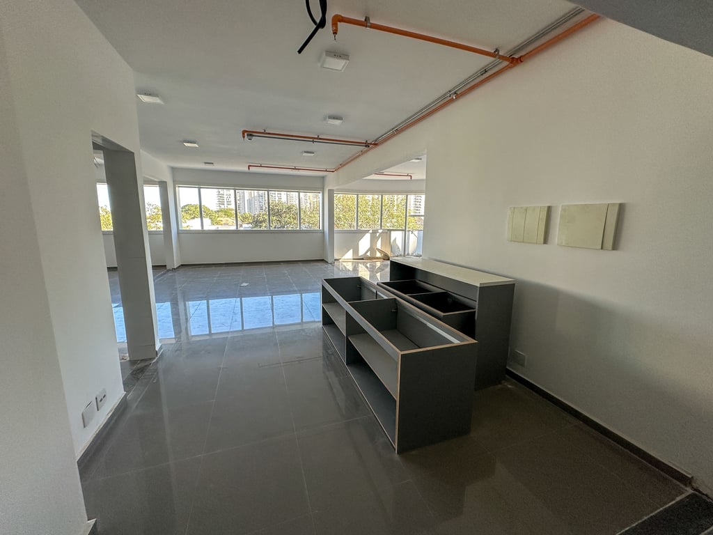 Andar inteiro em prédio comercial, 330m2 com área externa - imagem 3