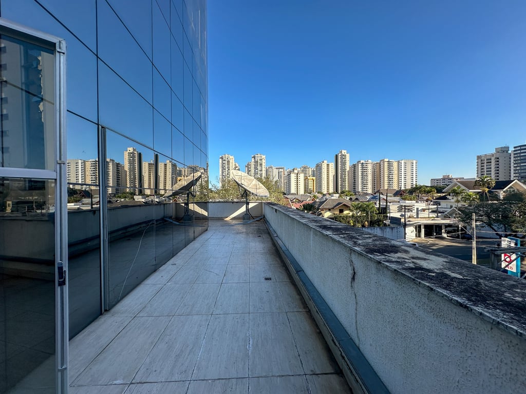 Andar inteiro em prédio comercial, 330m2 com área externa - imagem 15