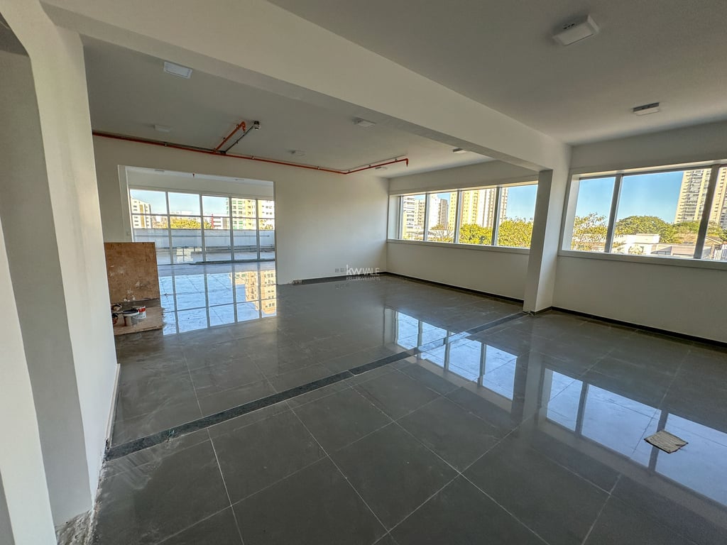 Andar inteiro em prédio comercial, 330m2 com área externa - imagem 2