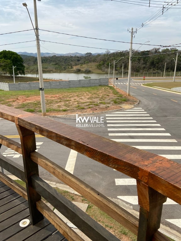 ÓTIMO TERRENO DE ESQUINA EM CONDOMINIO FECHADO - imagem 2